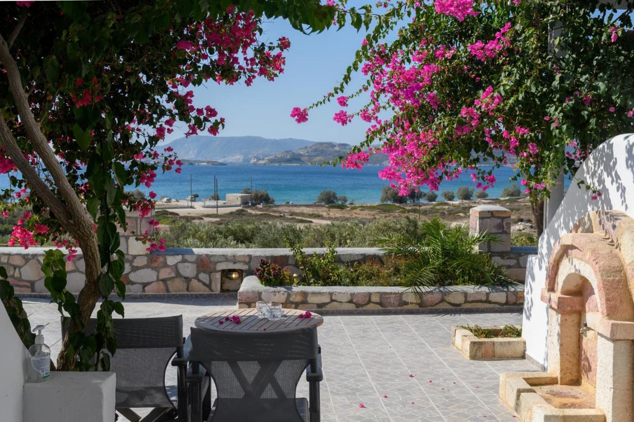 Κalamitsi Rooms & Apartments Kímolos Esterno foto