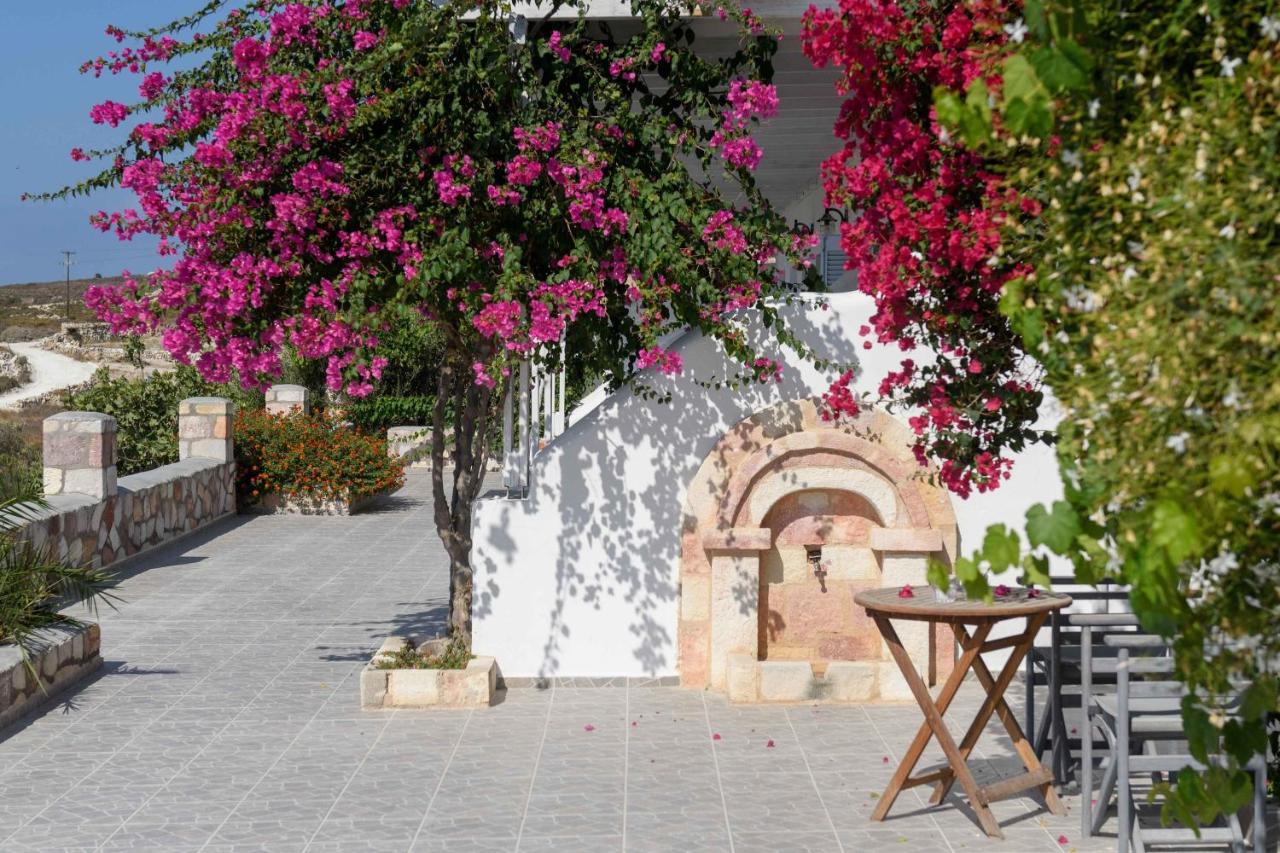 Κalamitsi Rooms & Apartments Kímolos Esterno foto