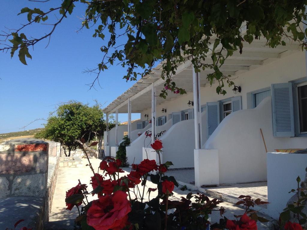 Κalamitsi Rooms & Apartments Kímolos Esterno foto
