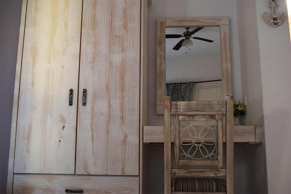 Κalamitsi Rooms & Apartments Kímolos Esterno foto