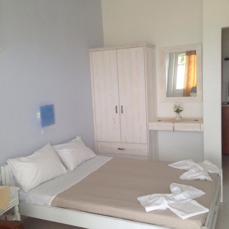 Κalamitsi Rooms & Apartments Kímolos Esterno foto