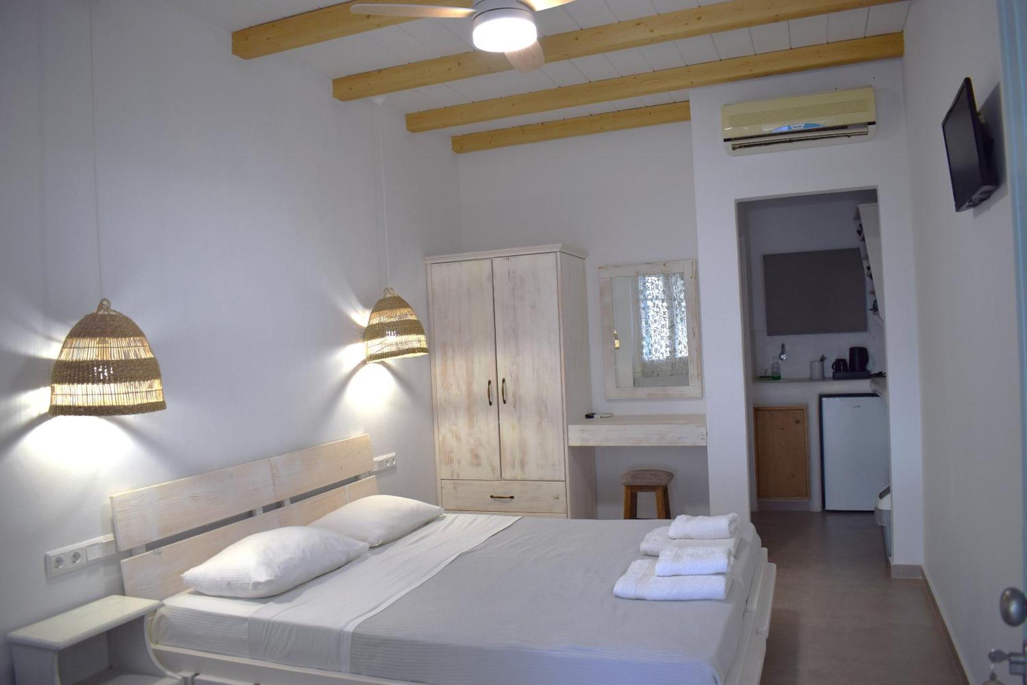 Κalamitsi Rooms & Apartments Kímolos Esterno foto