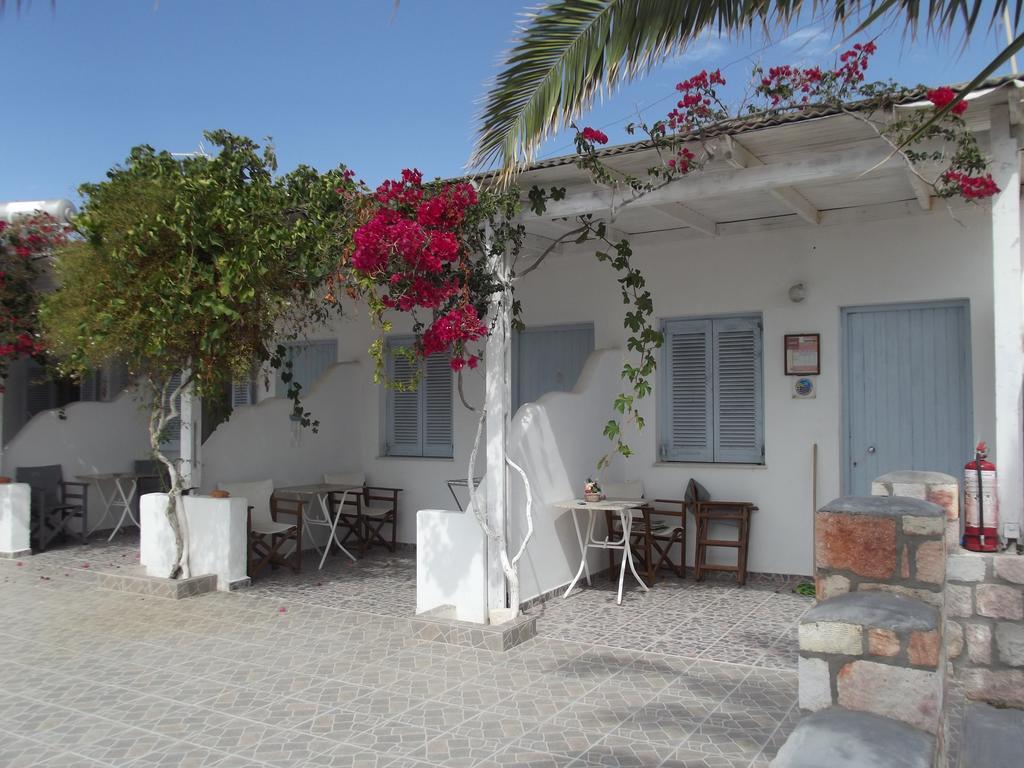 Κalamitsi Rooms & Apartments Kímolos Esterno foto